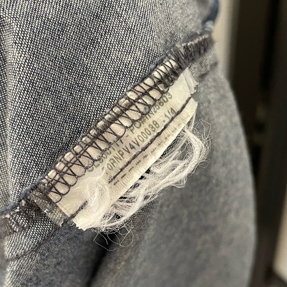 [M] Guess Women’s Cold-Shoulder Long Shoulder Button-Down Denim Style Midi Dress - Picture 6 of 7